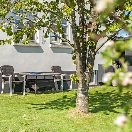 2 Bedroom Pet Friendly In *
