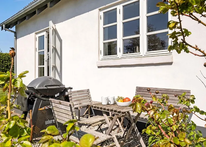 2 Bedroom Pet Friendly In Hornbæk